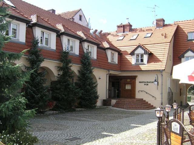 Hotel Zajazd Kultury, Dawniej Pocztowy Зелёна-Гура Экстерьер фото