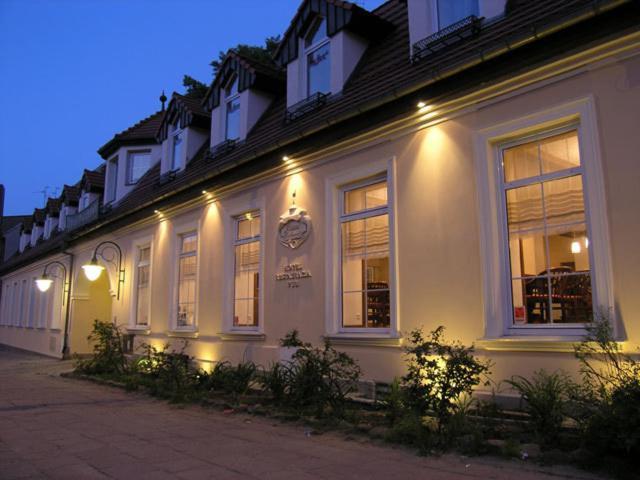 Hotel Zajazd Kultury, Dawniej Pocztowy Зелёна-Гура Экстерьер фото