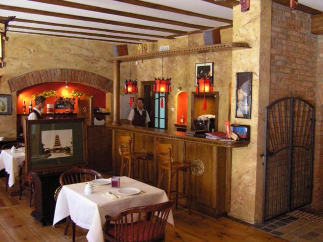Hotel Zajazd Kultury, Dawniej Pocztowy Зелёна-Гура Экстерьер фото