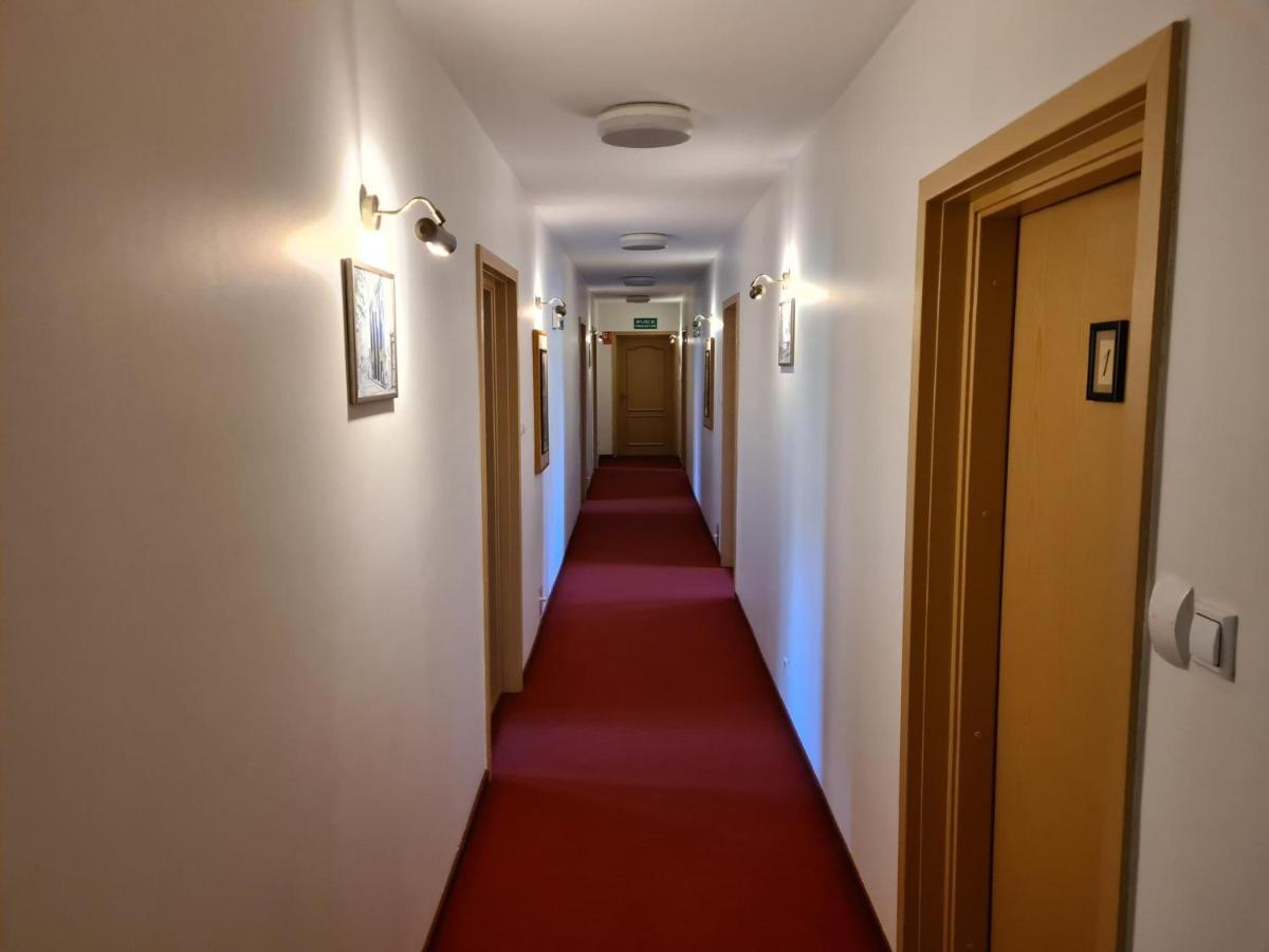 Hotel Zajazd Kultury, Dawniej Pocztowy Зелёна-Гура Экстерьер фото