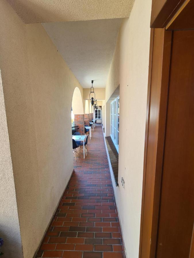 Hotel Zajazd Kultury, Dawniej Pocztowy Зелёна-Гура Экстерьер фото