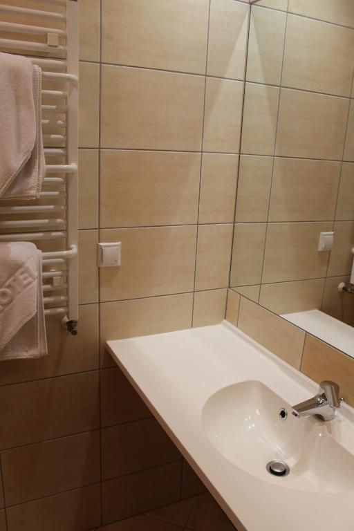 Hotel Zajazd Kultury, Dawniej Pocztowy Зелёна-Гура Экстерьер фото