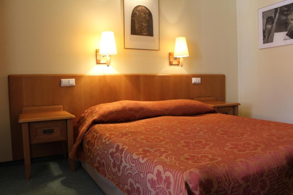Hotel Zajazd Kultury, Dawniej Pocztowy Зелёна-Гура Экстерьер фото
